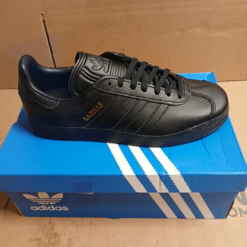 ADIDAS BLACK GAZELLE TRAINERS BOXED SIZE 5