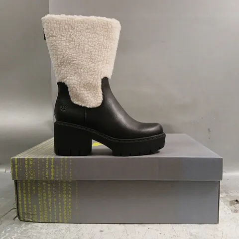 BOXED PAIR OF KOI TEXEL SHEARLING SWITCH BOOTS IN BLACK SIZE UK 3