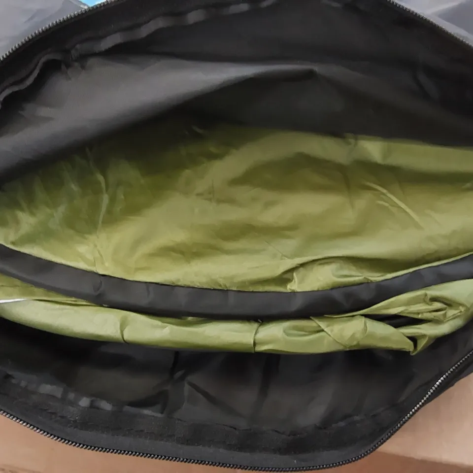 BAGGED POP UP TENT IN GREEN