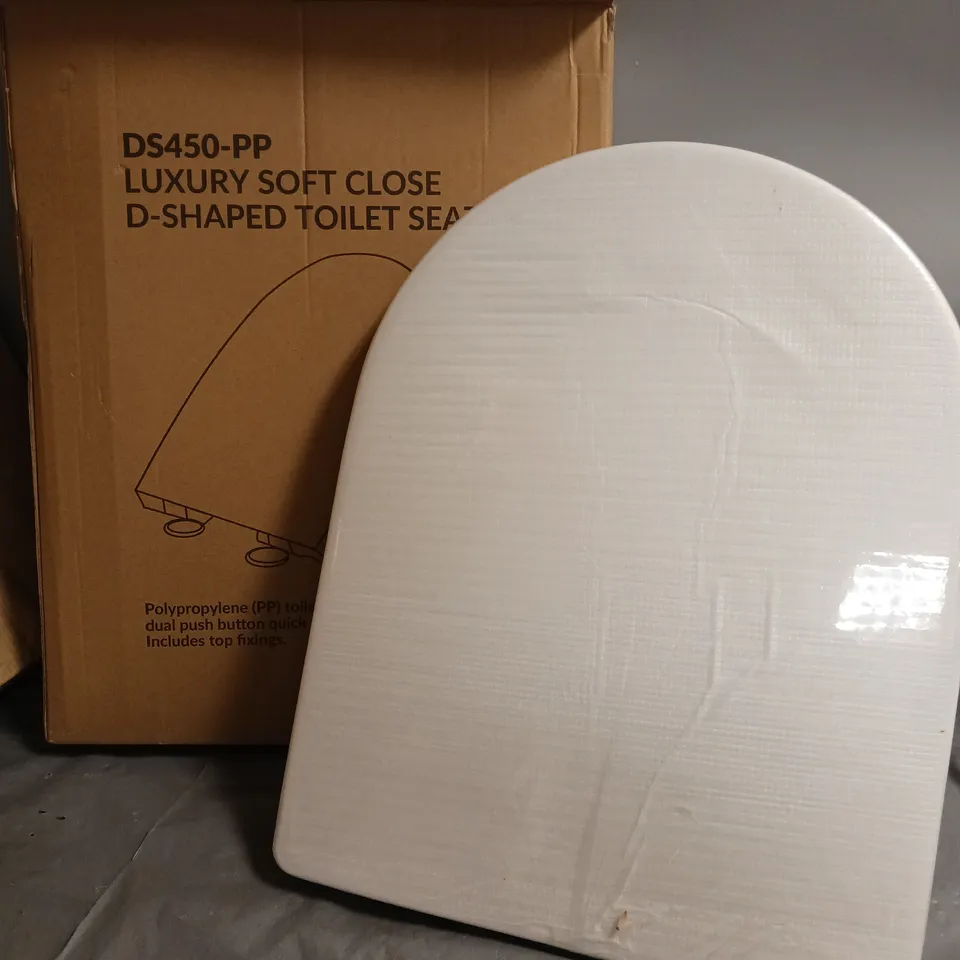 BOXED LUXURY SOFT CLOSE D-SHAPED TOILET SEAT 