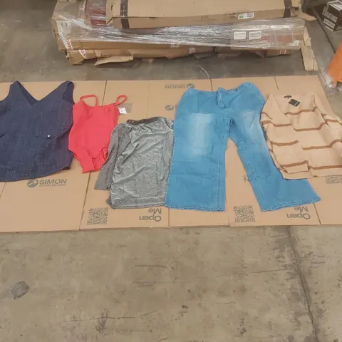 PALLET CONTAINING APPROXIMATELY 600x BRAND NEW ASSORTED DESIGNER CLOTHING ITEMS INCLUDING: JD WILLIAMS JUMPER, JEANS, TOPS, MAGISCULPT BATHING SUIT ECT