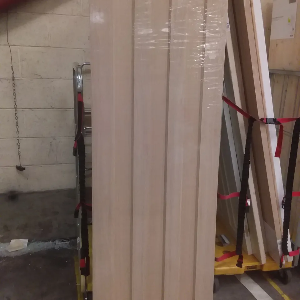 VERTICAL 3 PANEL OAK VENEER INTERNAL DOOR 1981×686MM