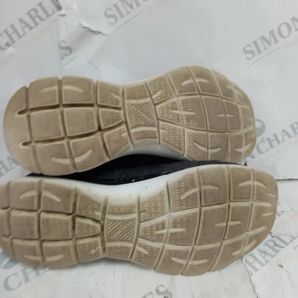 SKETCHERS SLIP-INS TRAINERS - SIZE 5.5