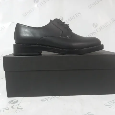 BOXED PAIR OF LANVIN LACE UP SHOES IN BLACK EU SIZE 41