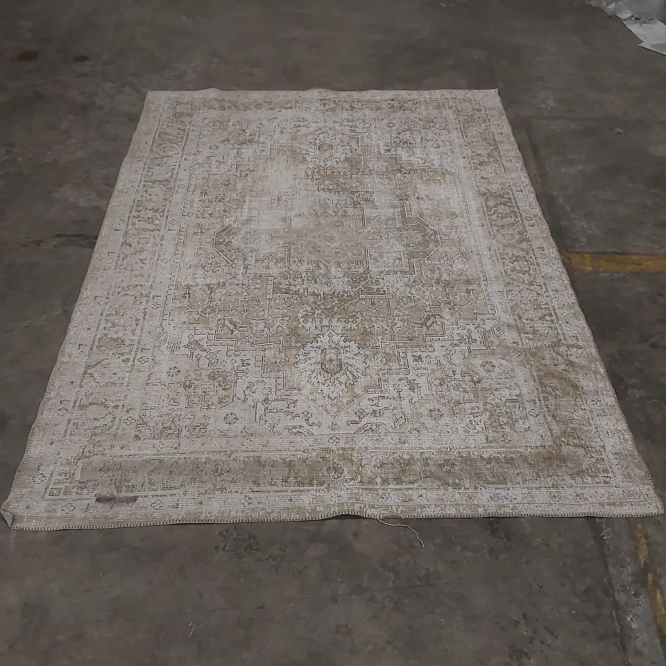 QUALITY DESIGNER PATTERNED RUG - APPROXIMATELY 223 x 160cm