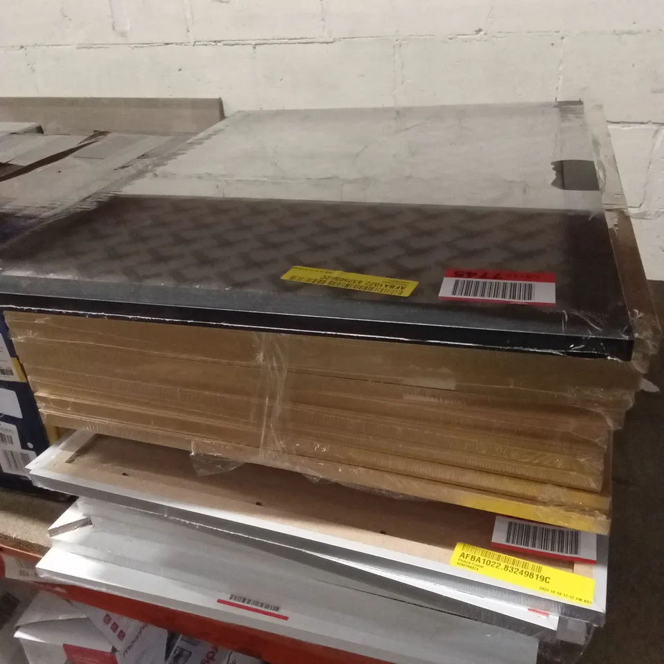 STACK OF PICTURE/POSTER FRAMES