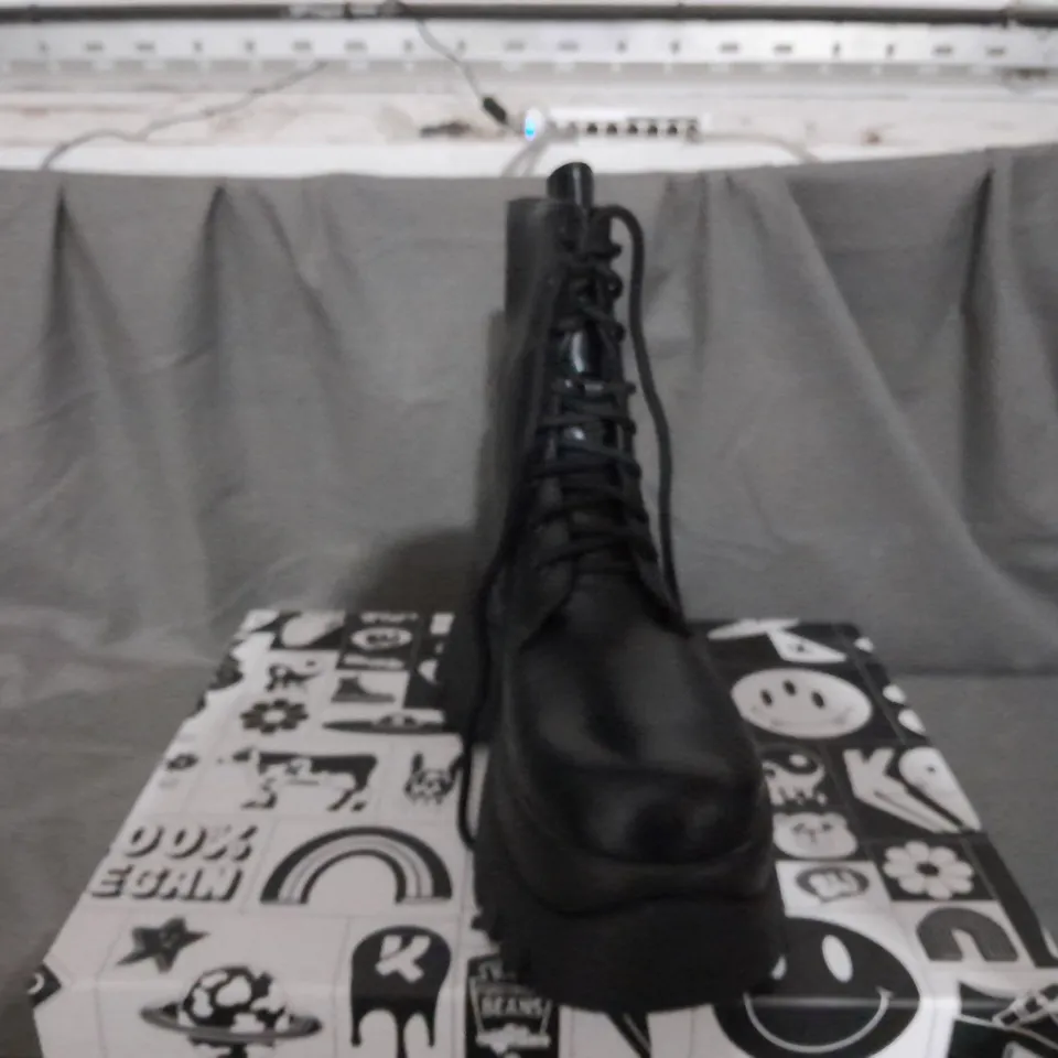 BOXED PAIR OF KOI RANCOR VILUN BLACK LACE UP BOOTS SIZE 6 