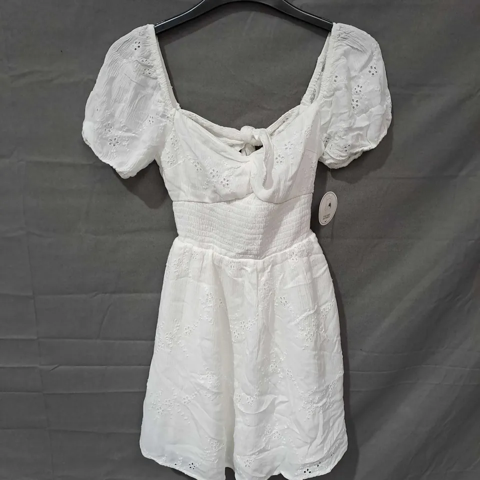 HOLLISTER PETITE RUCHED PUFF SLEEVE DRESS WITH SHORTS IN WHITE SIZE XS