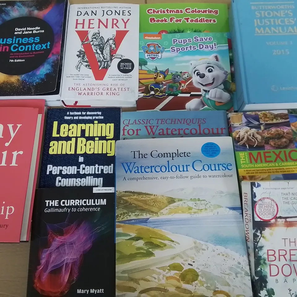LARGE QUANTITY OF ASSORTED BOOKSTO INCLUDE 2024 STAMP CATALOGUE, POINTS SCOOBY DOO FOLKLORE AND THE COMEDY OF ERRORS
