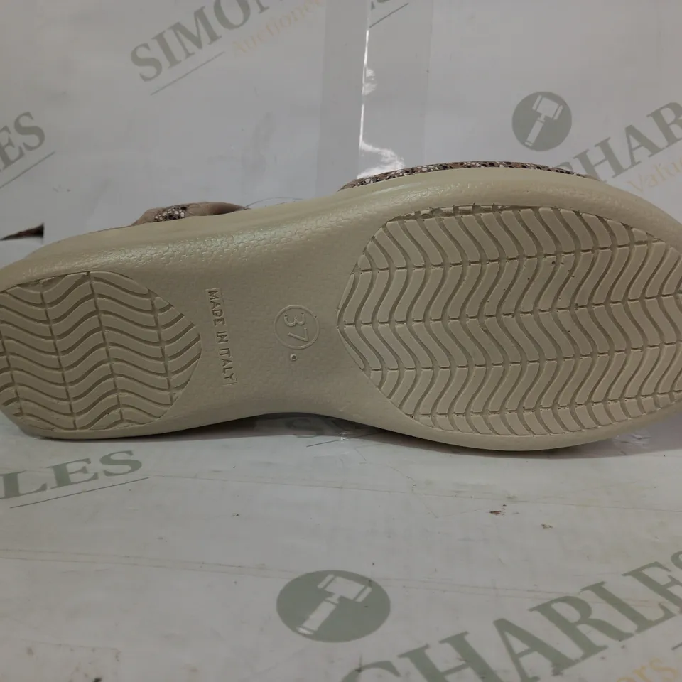 BOXED PAIR OF PAVERS WEDGE HEEL SLIP-ON SANDALS SIZE 4