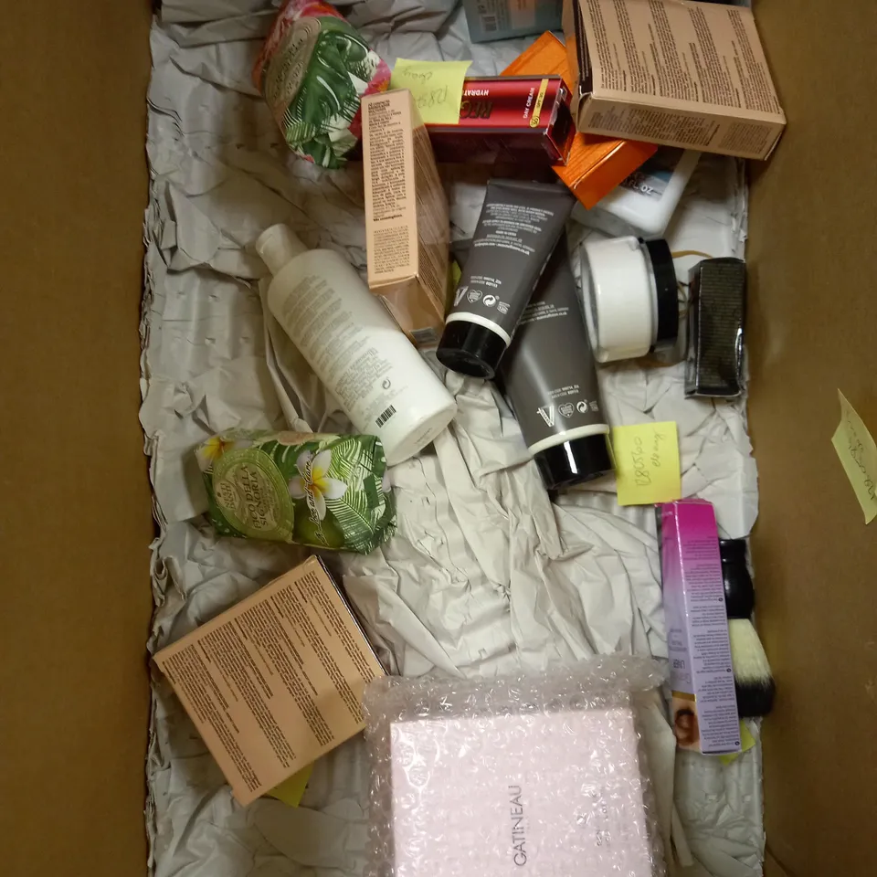 BOX OF APPROXIMATELY 20 ASSORTED BEAUTY PRODUCTS & GIFT SETS TO INCLUDE PROFUSION NUDE EYESHADOW PALETTE, VICTORINOX ALTITUDE, EGG CREAM MASK ETC 