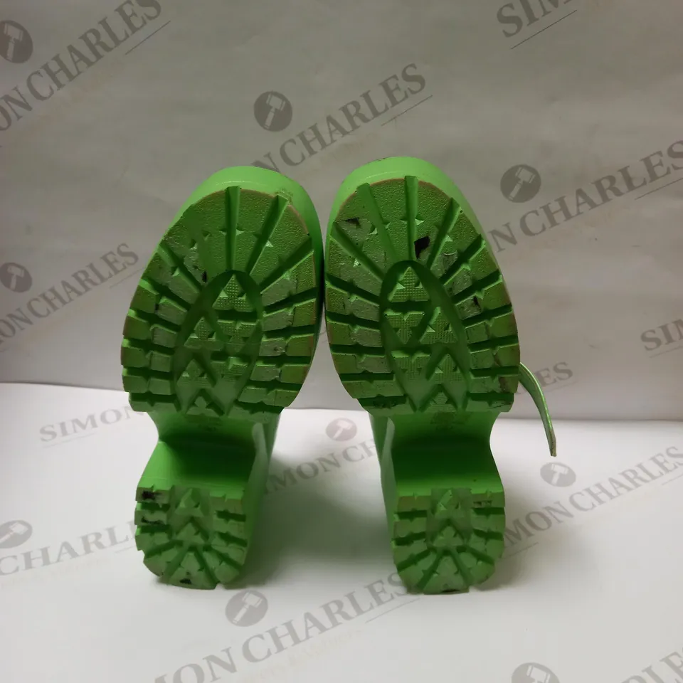 DESIGNER KOI LIME GREEN VEGAN PLATFORM SHOES SIZE 5