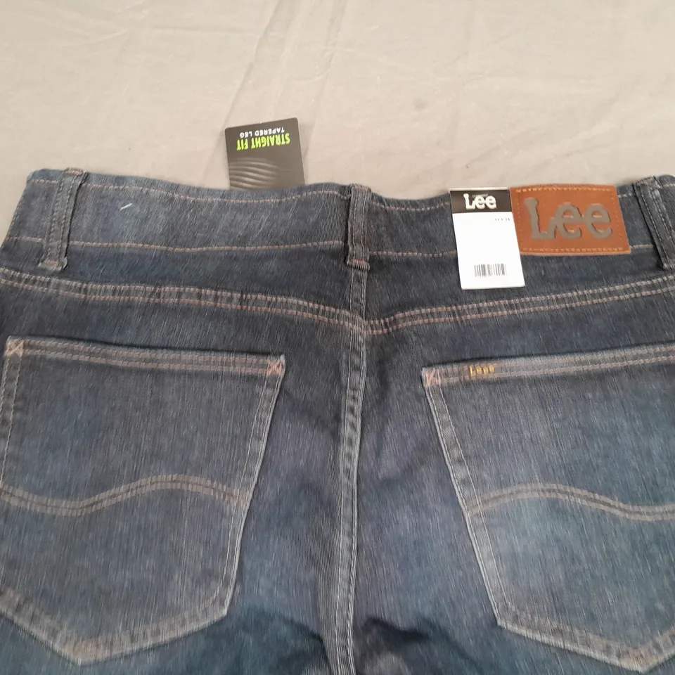 LEE EXTREME MOTION STRAIGHT LEG TAPERED LEG JEANS - 33X34