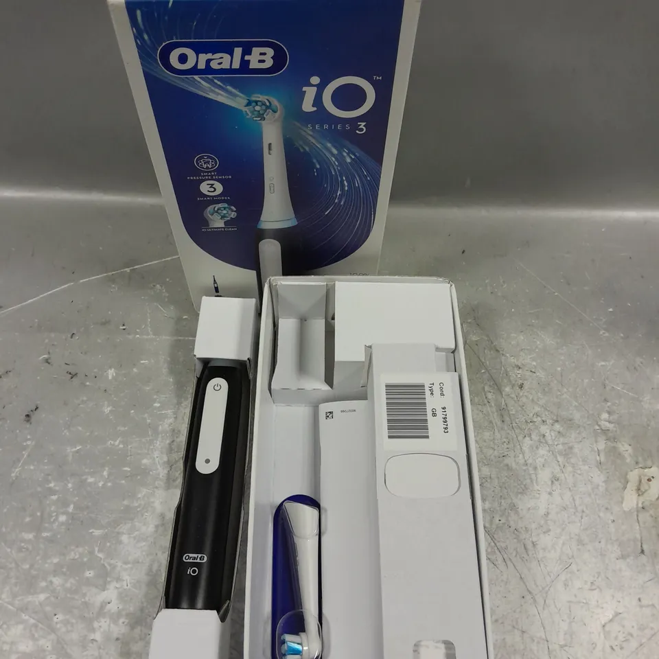 BOXED ORAL-B SERIES 3 ELECTRIC TOOTHBRUSH 