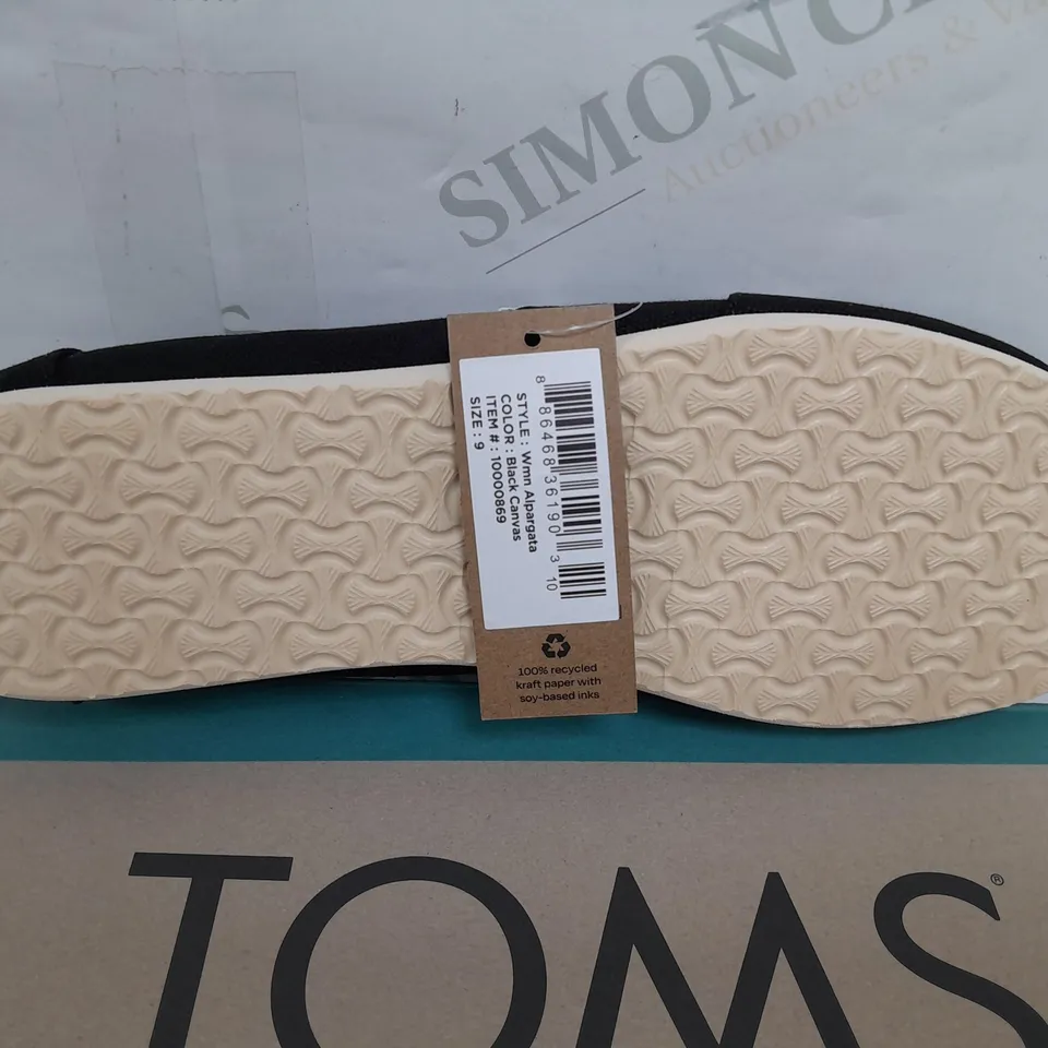 BOXED PAIR OF TOMS WOMENS ALPARGATA BLACK CANVAS SHOES - UK 7
