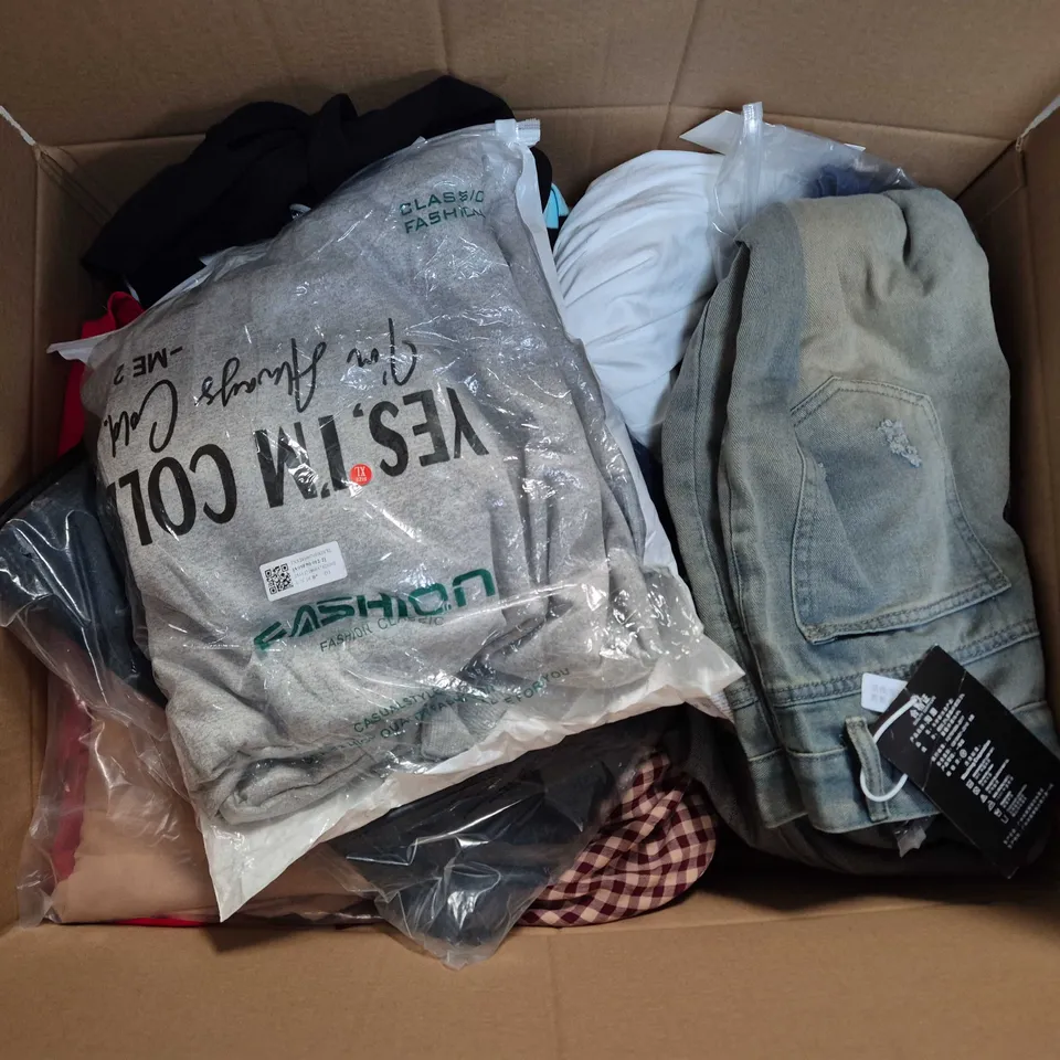 APPROXIMATELY 30 ASSORTED CLOTHING ITEMS IN VARIOUS SIZES, STYLES & COLOURS TO INCLUDE BRANDS SUCH AS CYBERJAMMIES, F4SHION, ZARA, ETC - COLLECTION ONLY