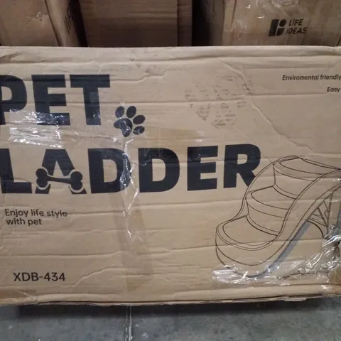 BOXED PET LADDER