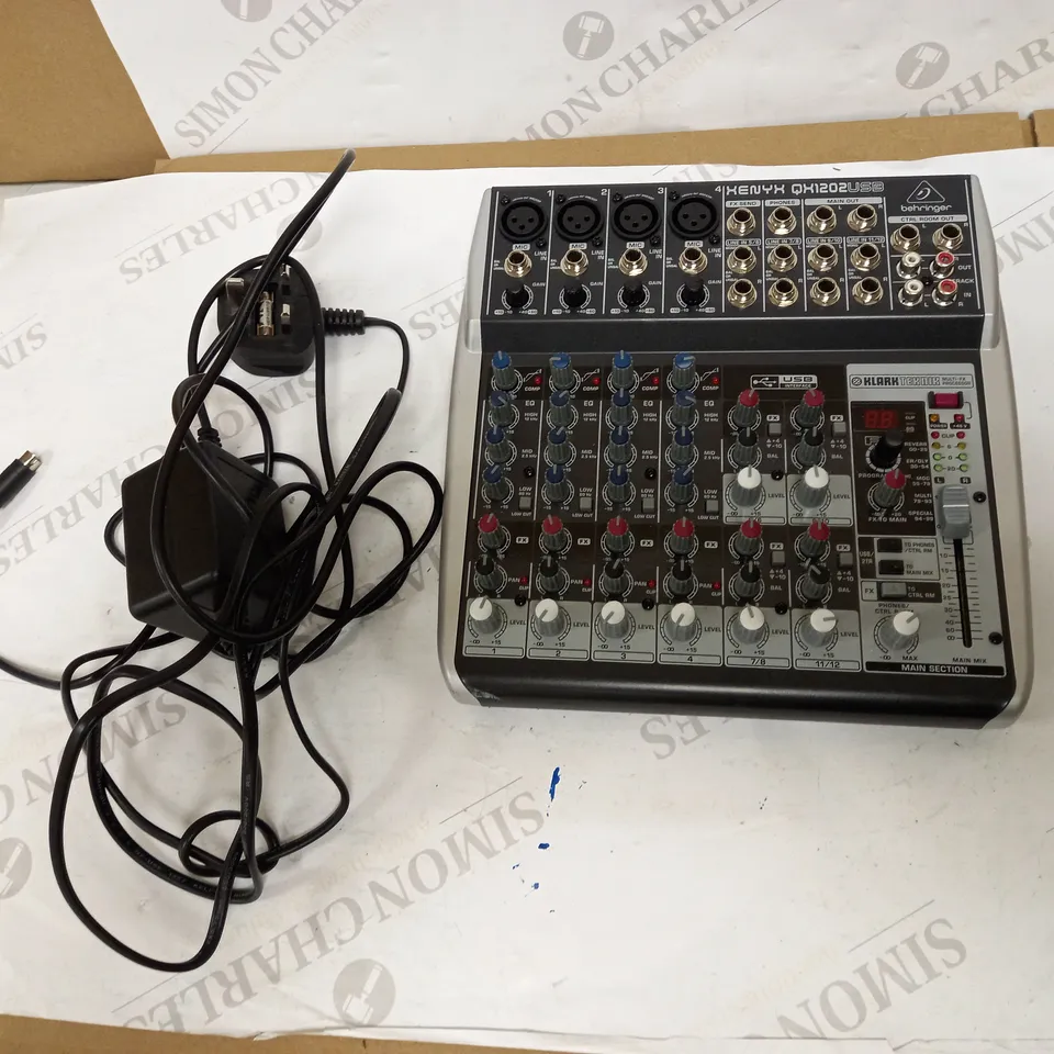 BEHRINGER XENYX QX1202USB PREMIUM 12-INPUT 2-BUS MIXER