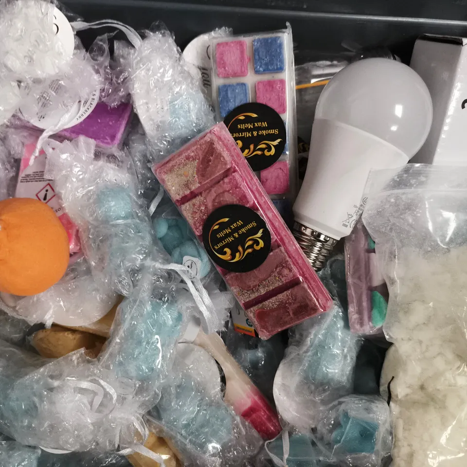 APPROXIMATELY 10 ASSORTED HOUSEHOLD ITEMS TO INCLUDE WAX MELTS, SCENTED CANDLES, ETC