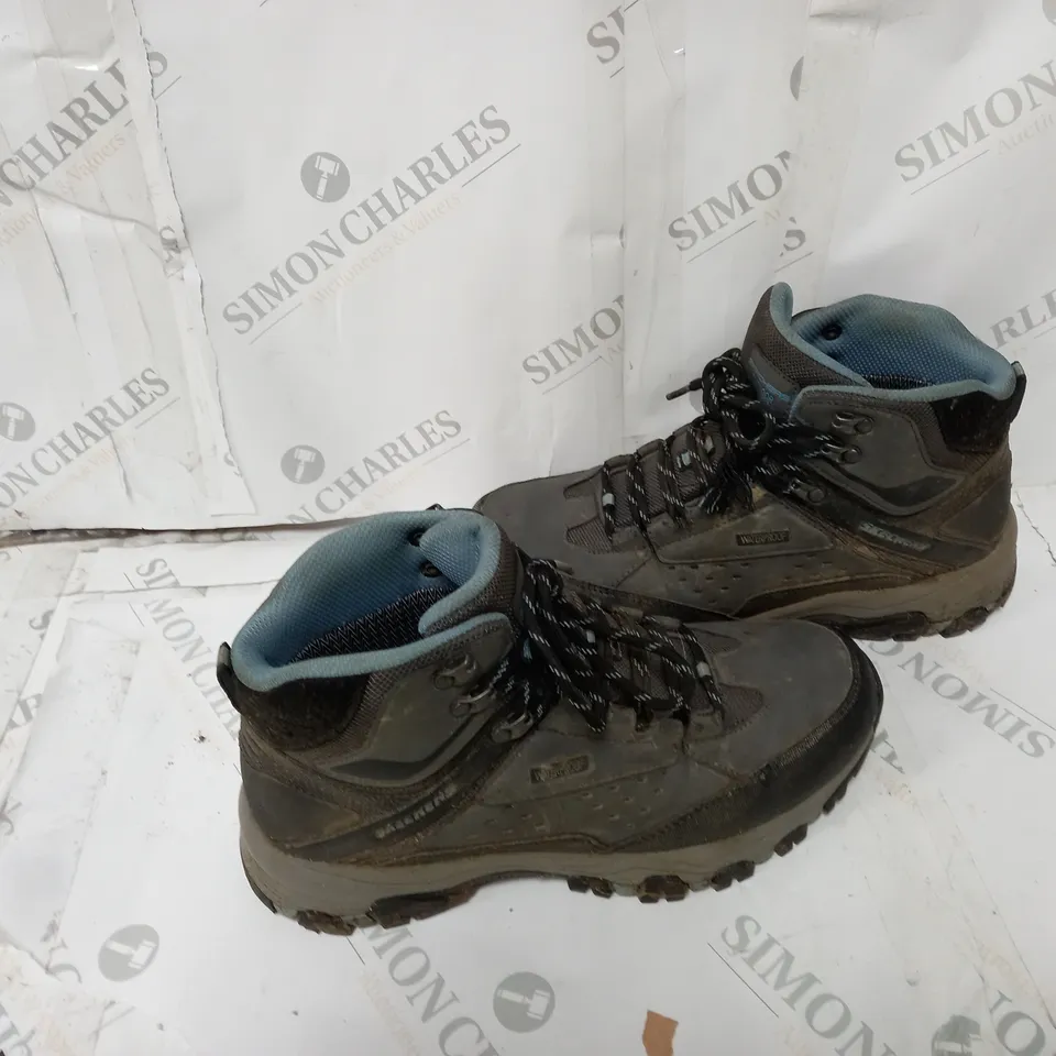 BOXED USED MENS SKETCHERS HIKING BOOTS SIZE  7 