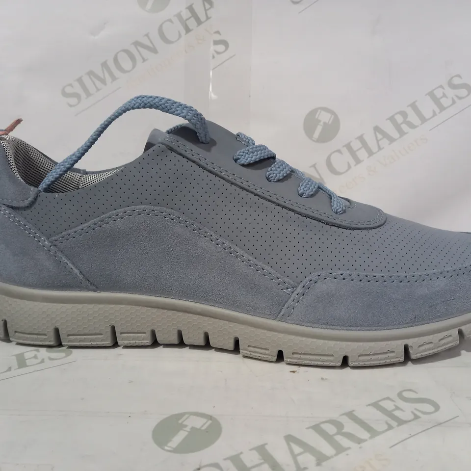 BOXED PAIR OF HOTTER TRAINERS IN BLUE UK SIZE 8