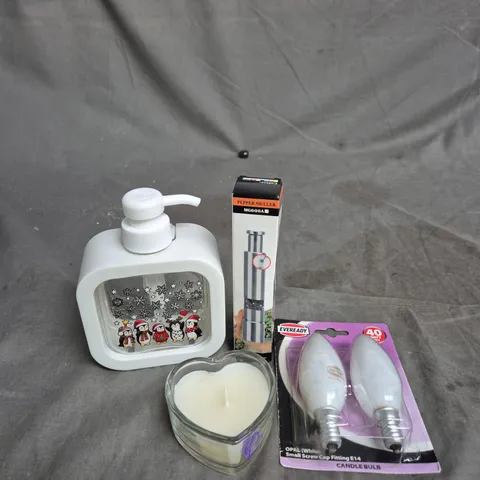 APPROXIMATELY 15 ASSORTED HOUSEHOLD ITEMS TO INCLUDE PEPPER MILL, LIGHT BULBS AND HEART SHAPED SCENTED CANDLE