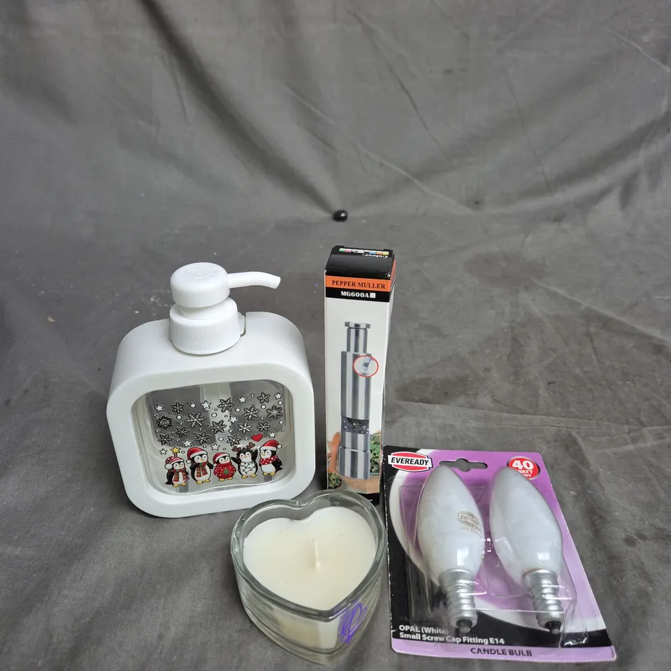 APPROXIMATELY 15 ASSORTED HOUSEHOLD ITEMS TO INCLUDE PEPPER MILL, LIGHT BULBS AND HEART SHAPED SCENTED CANDLE