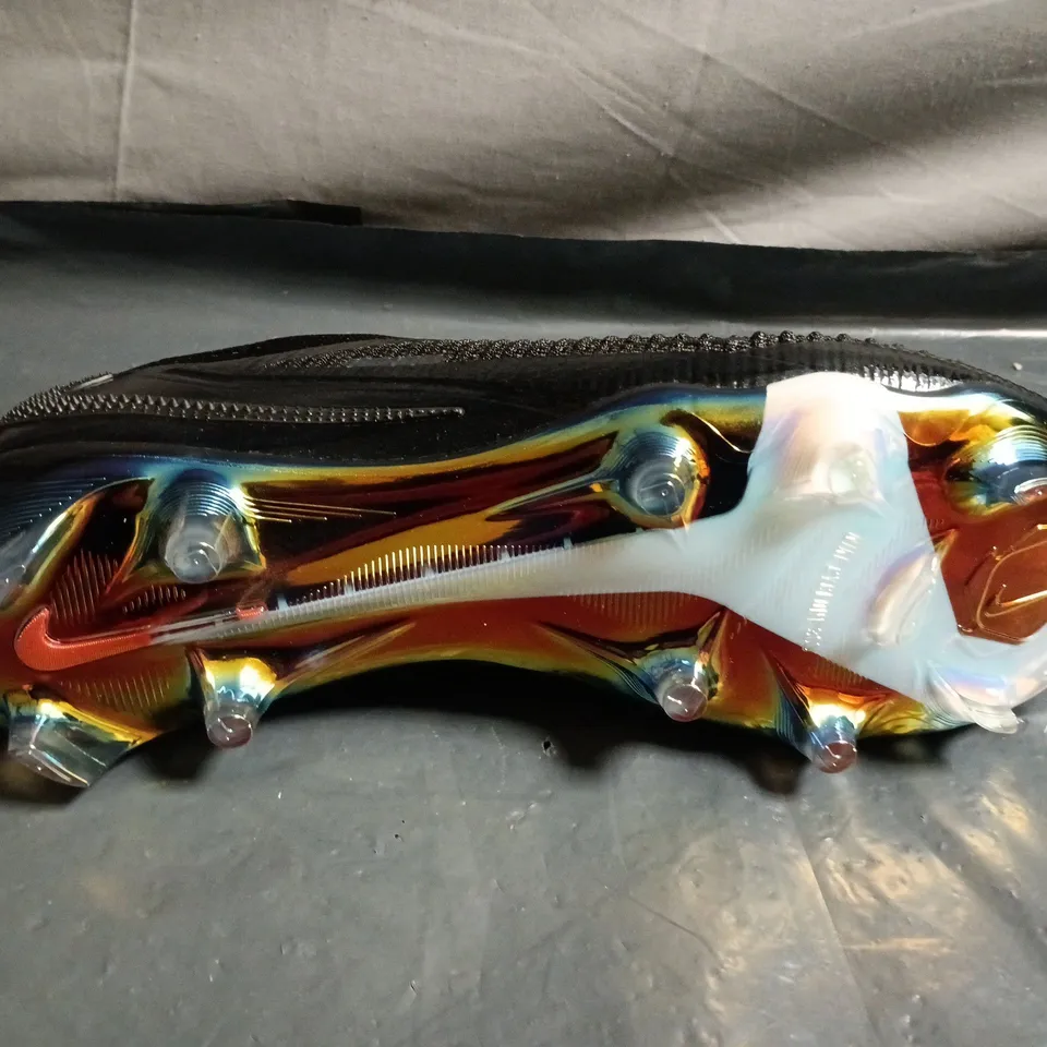 NIKE BLACK KNITTED FOOTBALL BOOTS –UK SIZE 10