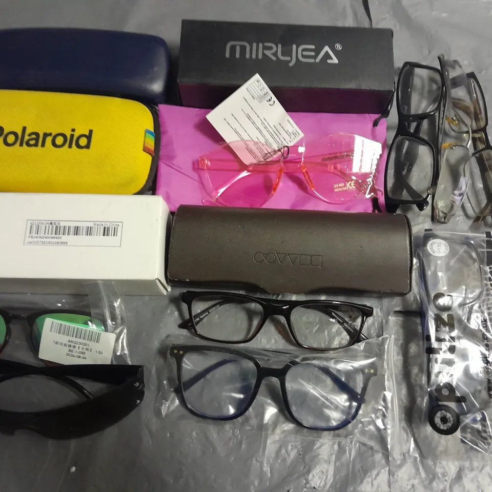 LOT OF APPROXIMATELY 25 ASSORTED PAIRS OF GLASSES TO INCLUDE PULIZE, LONDON RETRO AND MIRLJEA