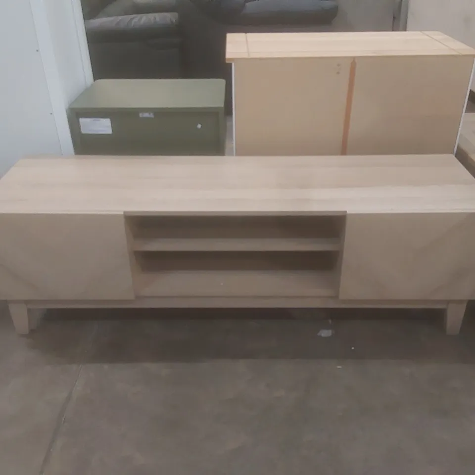 DESIGNER CARTWRIGHT HANWELL TV STAND FOR TVS UP TO 65" 