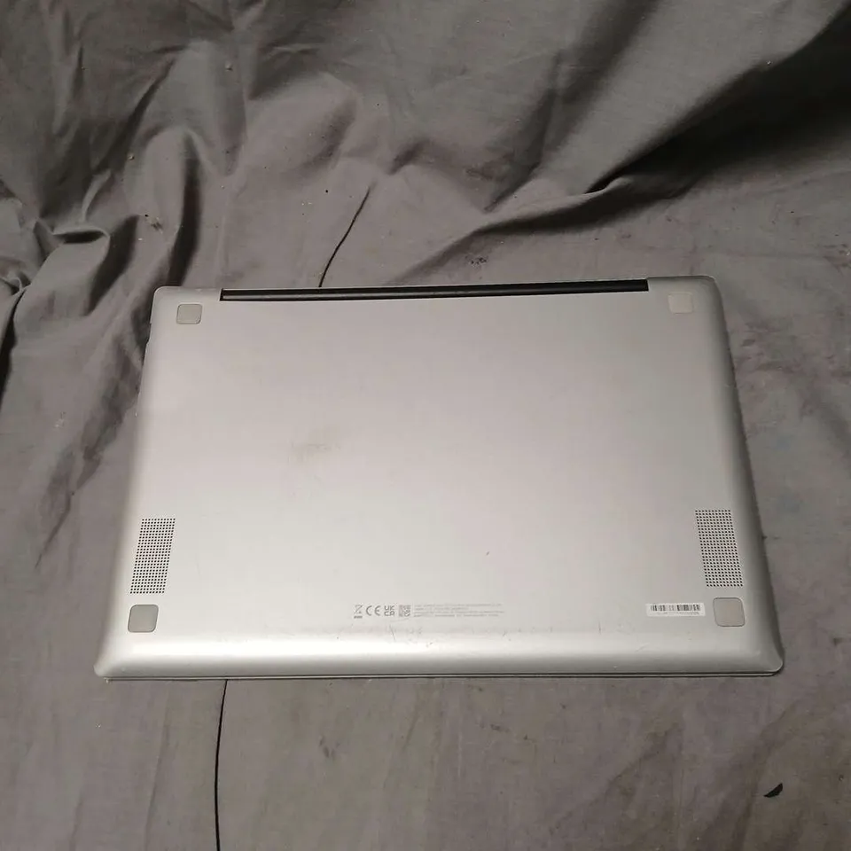 SAMSUNG CHROMEBOOK LAPTOP IN SILVER/BLACK – MODEL XE345XDA