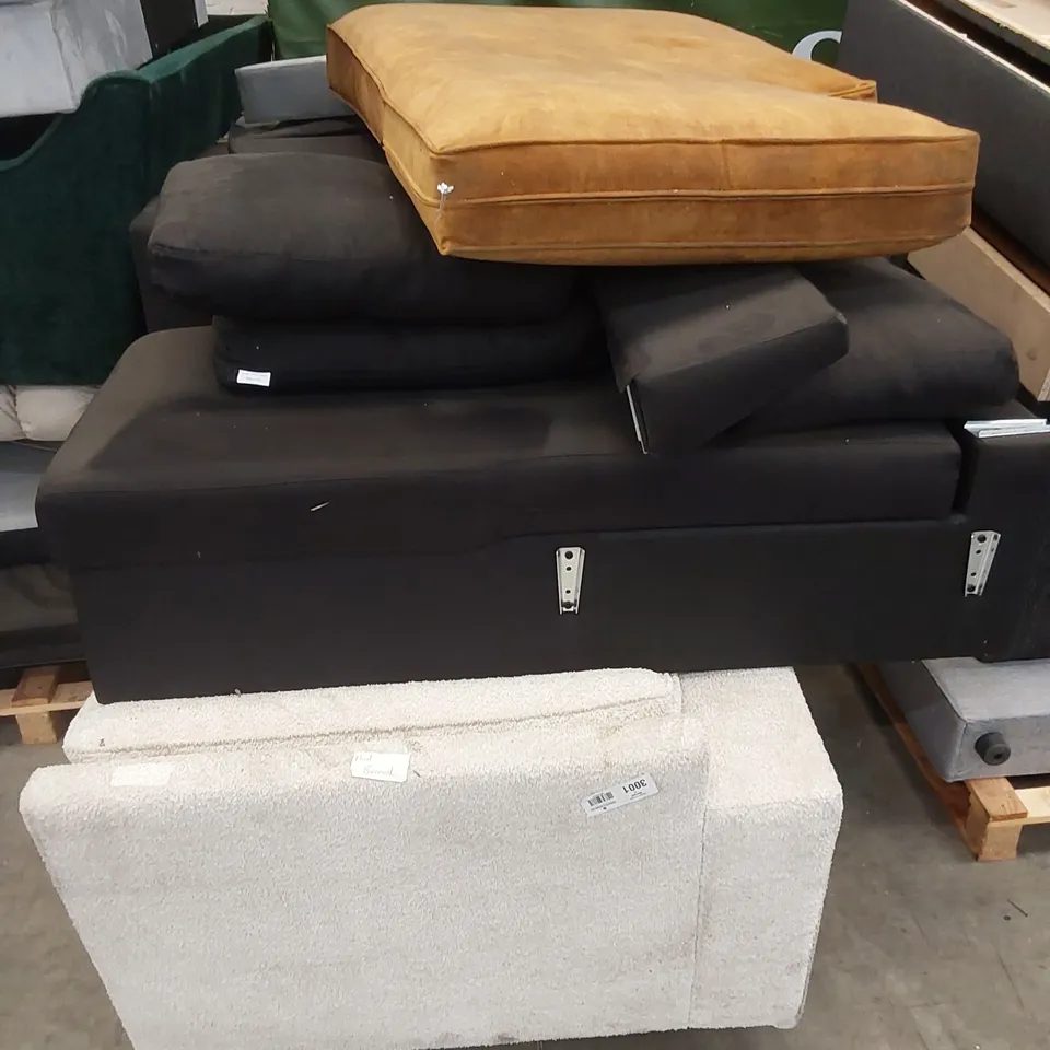 PALLET OF ASSORTED SOFA AND ARMCHAIR PARTS 