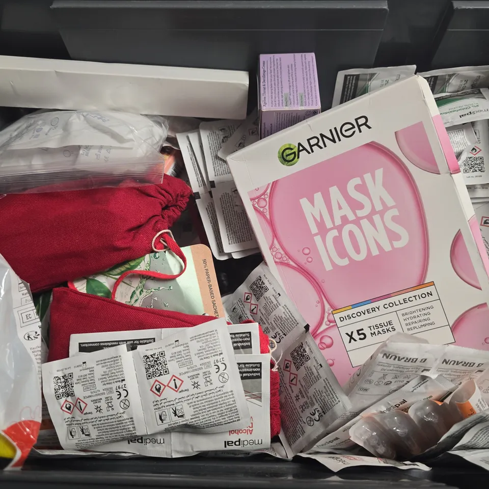 APPROXIMATELY 15 ASSORTED HEALTH & BEAUTY PRODUCTS TO INCLUDE AVEENO GEL MOISTURISER, GARNIER MASK ICONS, LOVELY LAS BODY BUTTER, ETC - COLLECTION ONLY