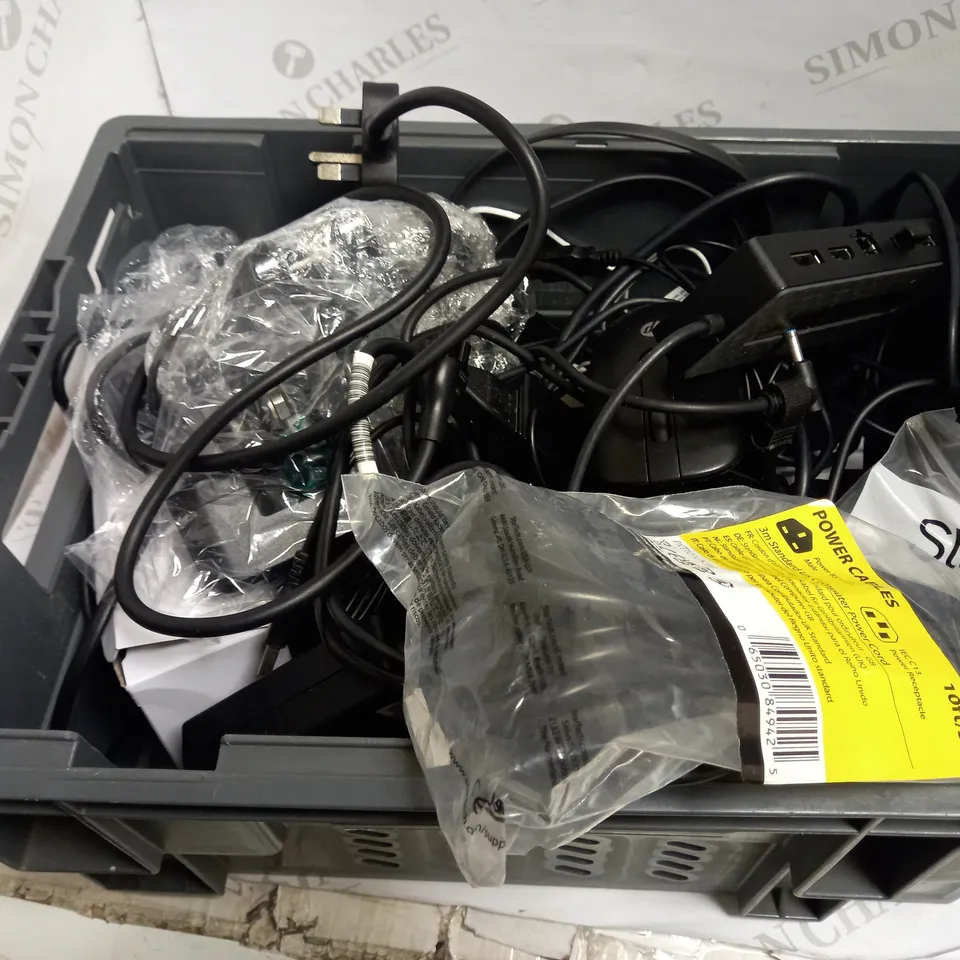 LARGE QUANTITY OF ELECTRICALS & ELECTRICAL CABLES OF VARIOUS TYPES TO INCLUDE WIRED MOUSE, HP LAPTOP CHARGER, POWER ADAPTERS, ETC