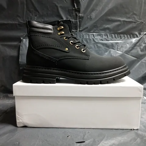 BOXED PAIR OF CONZURI ANKLE BOOTS IN BLACK SIZE UK 9