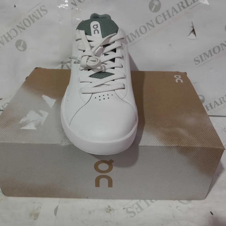 BOXED PAIR OF ON THE ROGER SHOES IN WHITE/MINT UK SIZE 9
