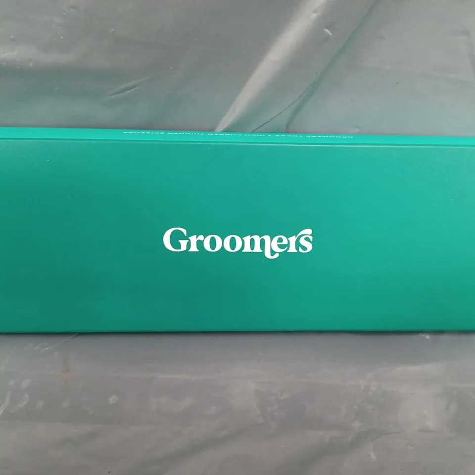 BOXED GROOMERS TOPAZ 7-INCH BLUE STONE CURVED THINNER SCISSORS