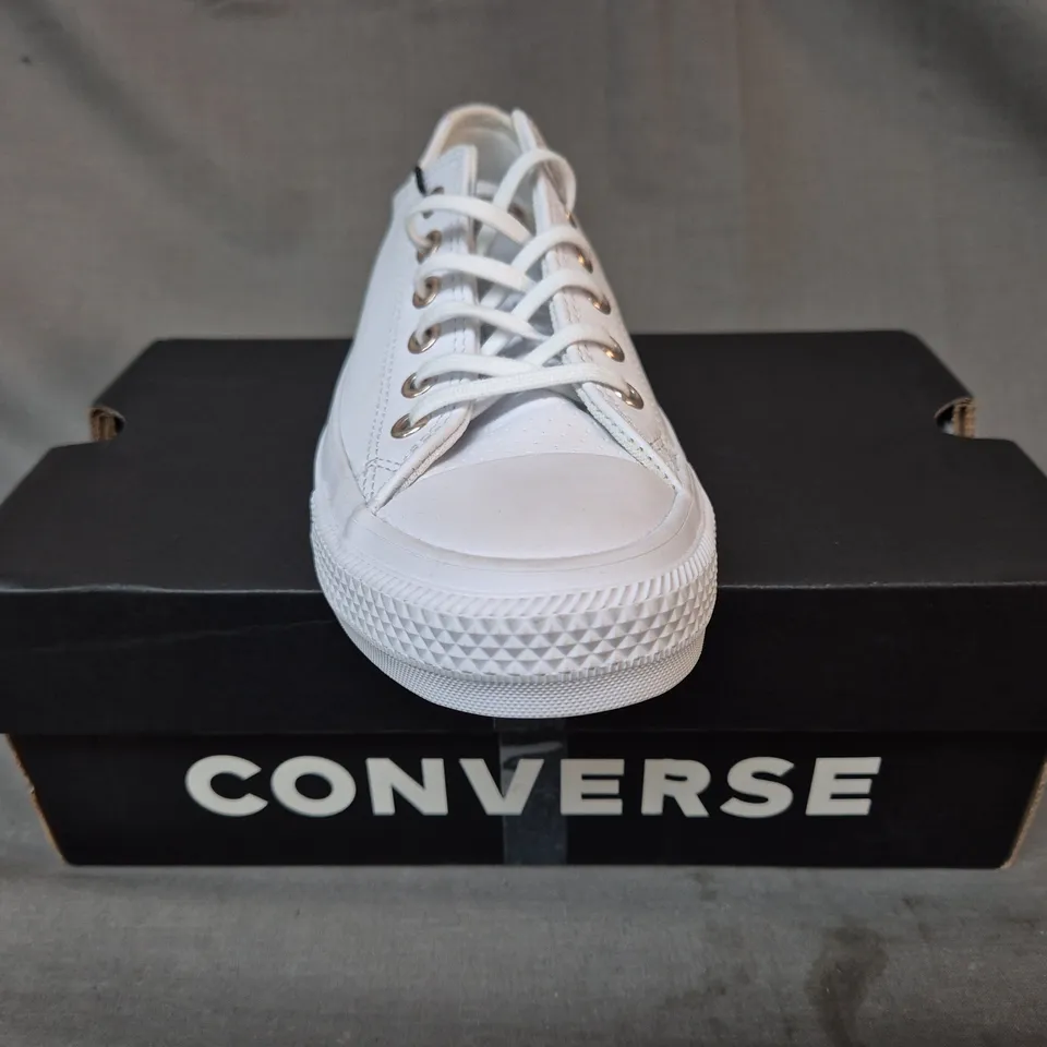 BOXED PAIR OF CONVERSE SHOES WHITE/ROSE UK SIZE 4.5