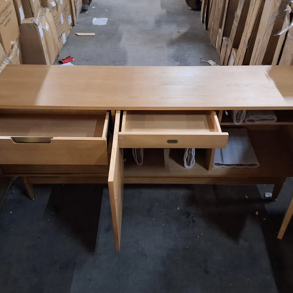 SWYFT SIDEBOARD 01 - OAK