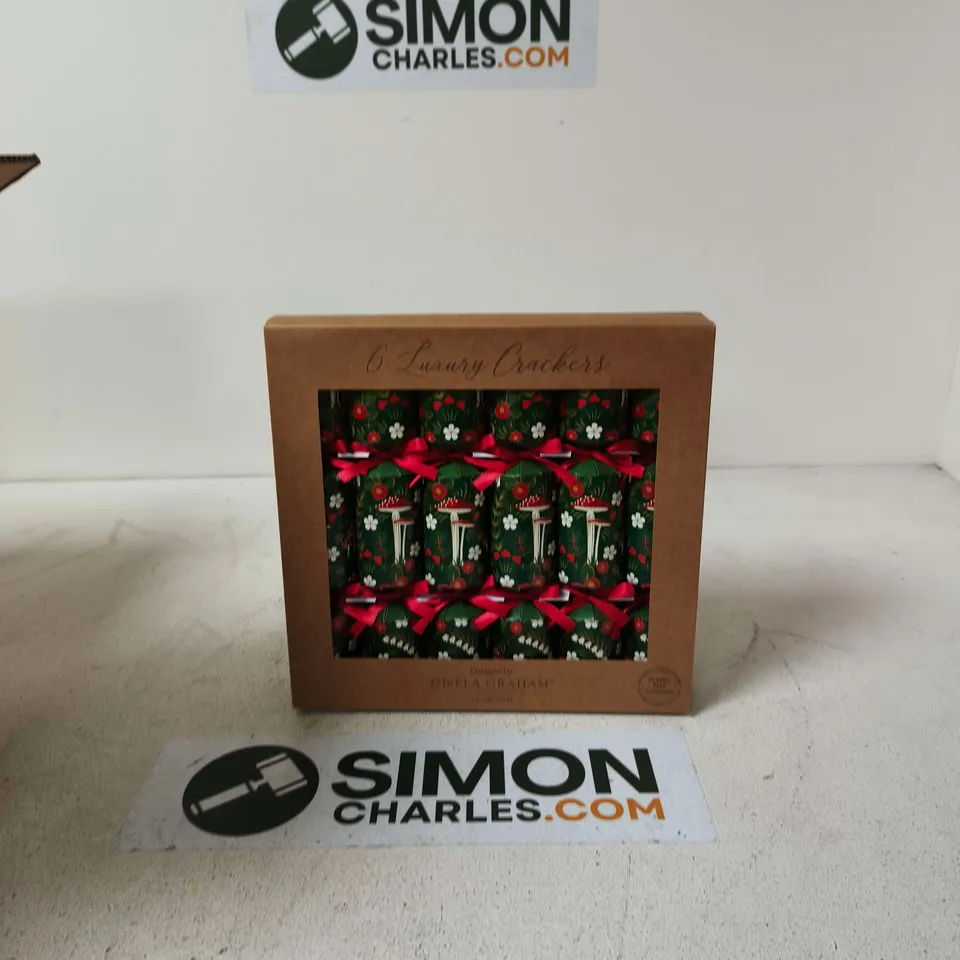 BOX OF APPROXIMATELY 36 GISELA GRAHAM LUXURY CHRISTMAS CRACKER
