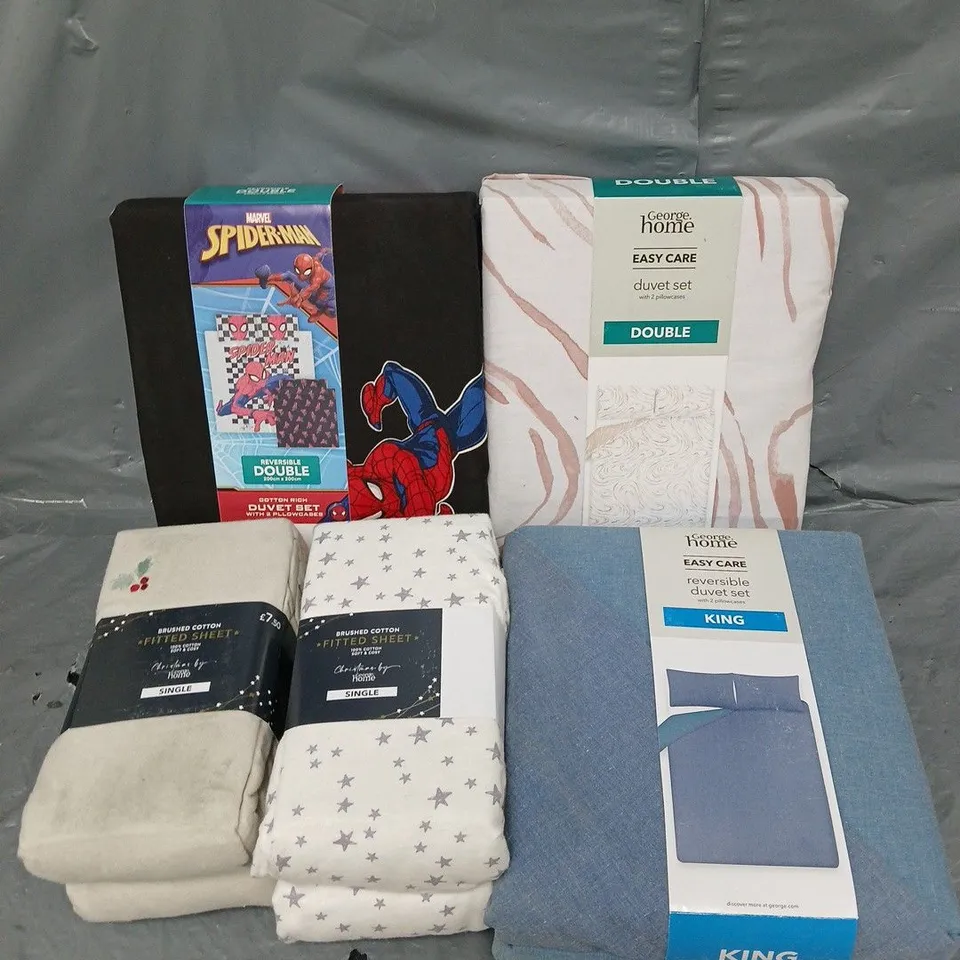 BOX OF APPROXIMATELY 10 ASSORTED BEDDING & SOFT FABRICS ITEMS TO INCLUDE - DUVET SETS - FITTED SHEETS - ETC