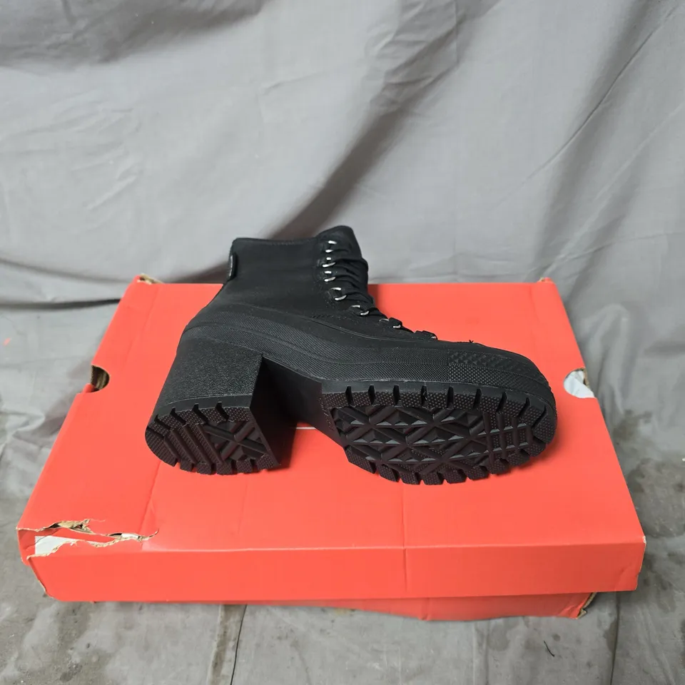 CONVERSE CHUCK TAYLOR ALL STAR LEATHER HIGH-TOP BOOT – BLACK SIZE UNISEX 4 (MENS 4, WOMENS 6)