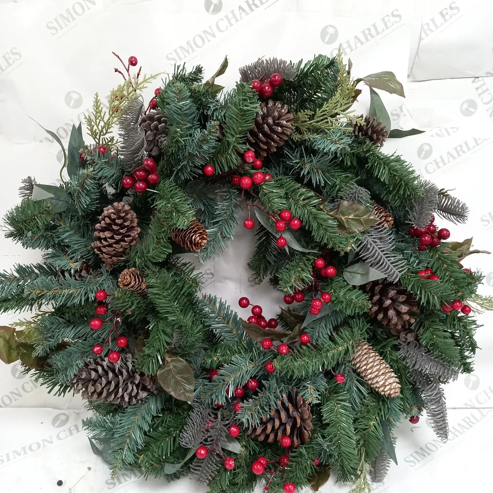 DESIGNER PRE-LIT RED BERRY CHRISTMAS WREATH - 80 CM RRP £44.99