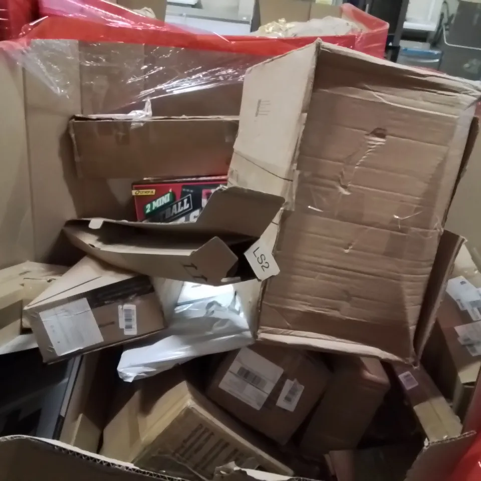 PALLET OF ASSORTED HOUSEHOLD GOODS AND PRODUCTS TO INCLUDE;WALL CLOCK,RETRACTABLE SAFETY GATE,SELFIE STICK 