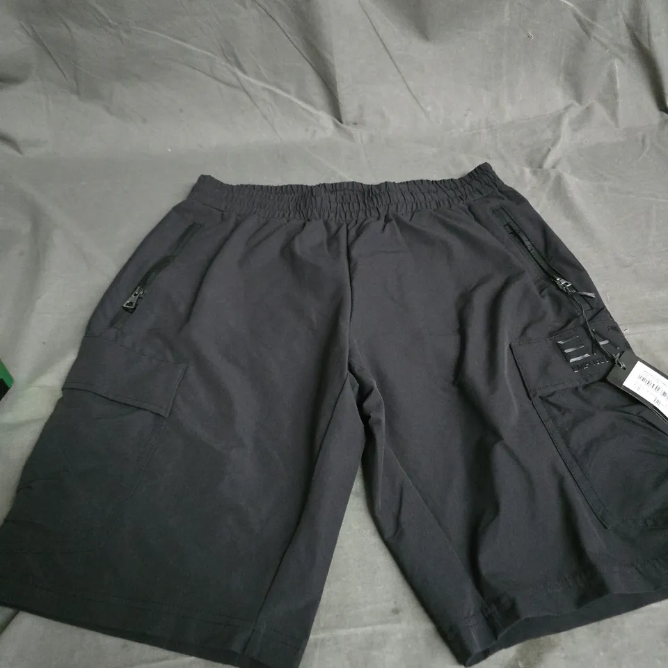 EA7 EMPORIO ARMANI MEN'S CARGO SHORTS – BLACK SIZE M 