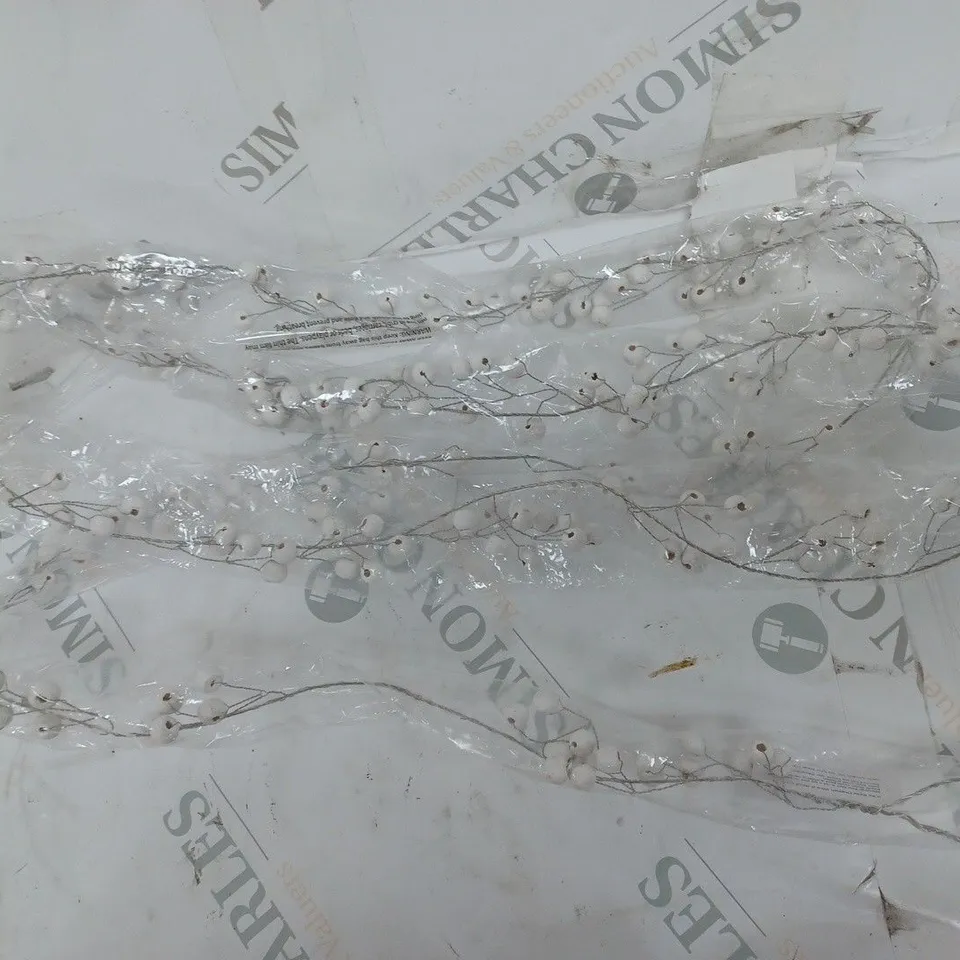 BERRY CHRISTMAS GARLAND WHITE