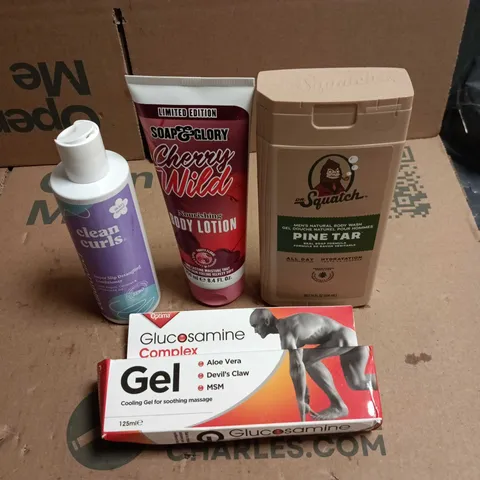 TOTE OF APPROXIMATELY 15 ASSORTED COSMETIC ITEMS TO INCLUDE GLUCOSAMINE COMPLEX GEL, DR SQUATCH BODY WASH, SOAP AND GLORY BODY LOTION, CLEAN CURLS CONDITIONER ETC