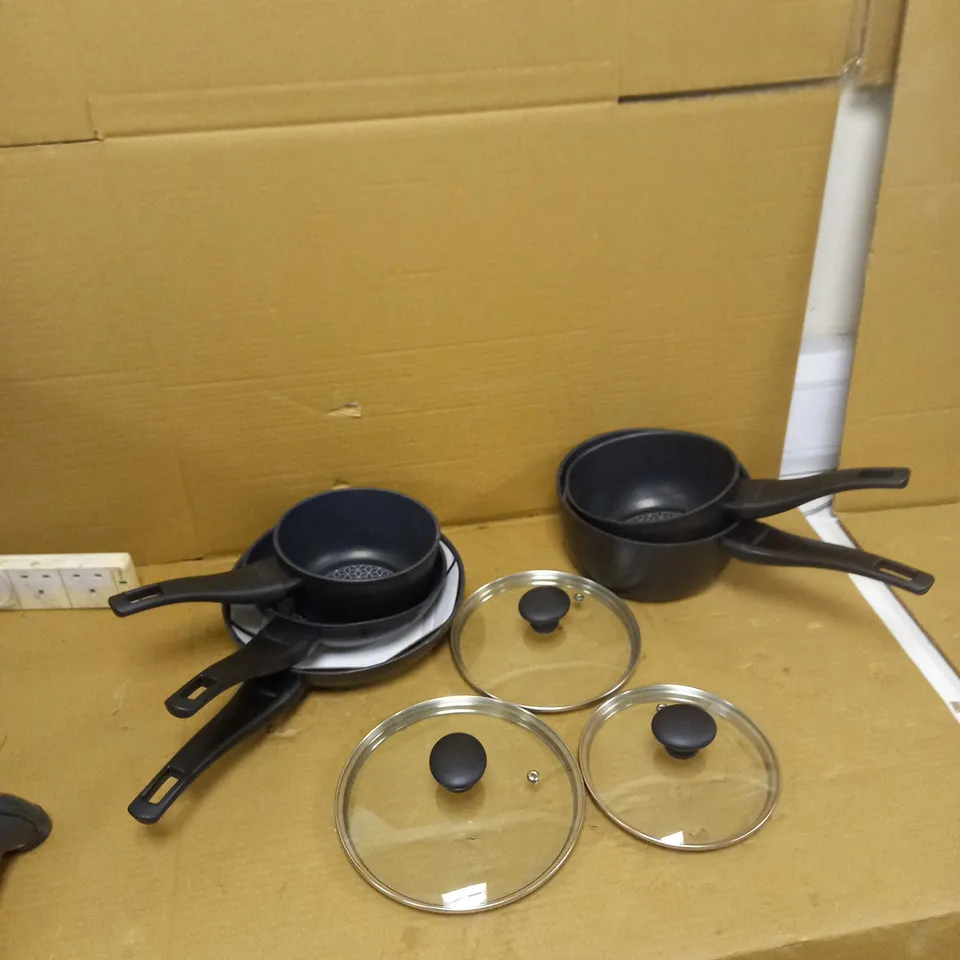 PRESTIGE THERMO SMART POT AND PAN SET