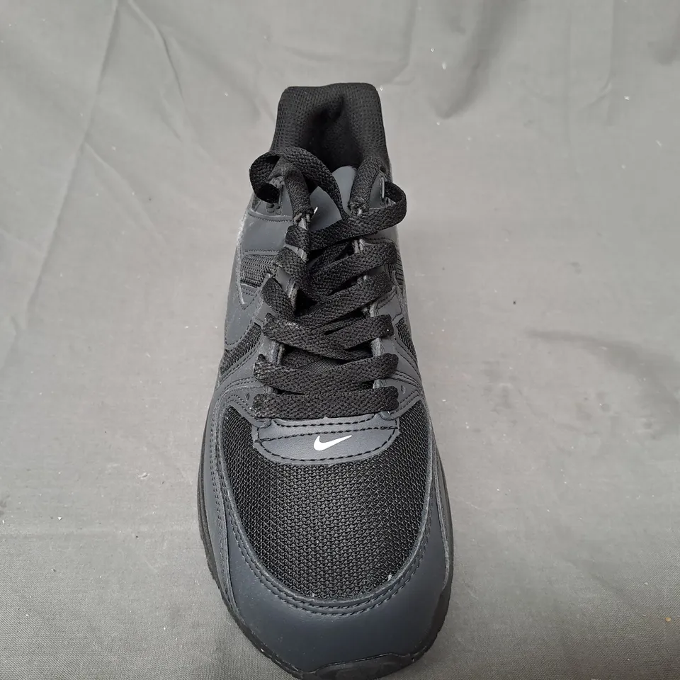 PAIR OF NIKE AIR MAX SHOES IN DARK GREY UK SIZE 7