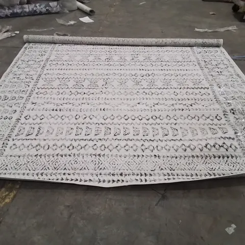 QUALITY DESIGNER AREA RUG - APPROXIMATELY 305X240CM